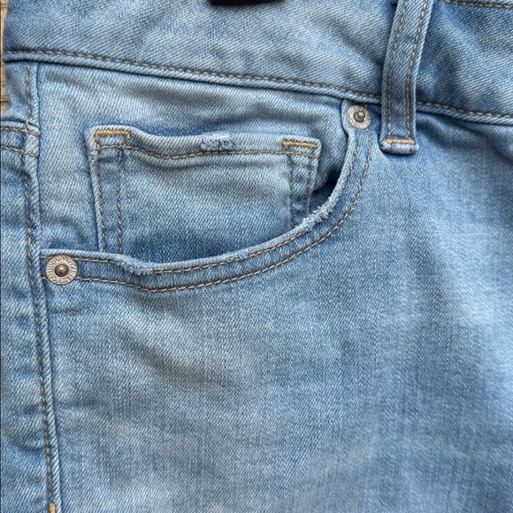 American Eagle Super Stretch Shorts Size 12 - Picture 3 of 9